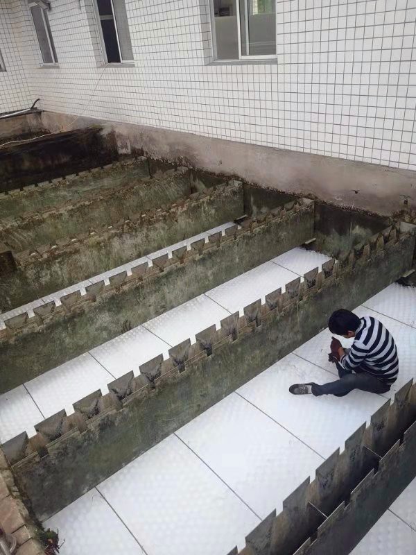 公司一期沉淀池蜂窝斜管更换安装完成