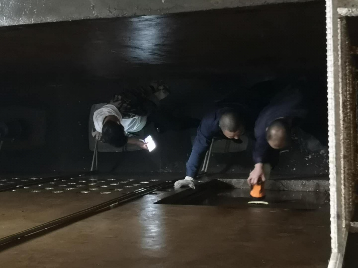 公司全面清洗各蓄水池确保供水水质安全