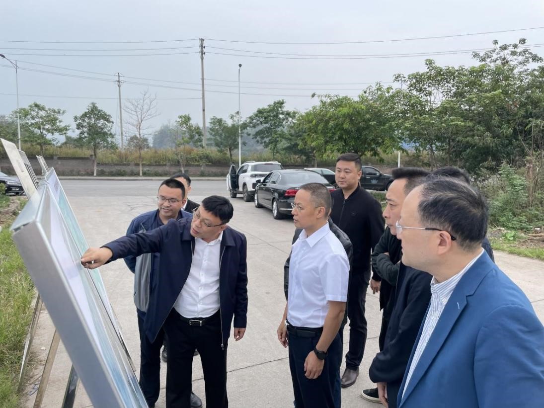 郑小平副区长到涪陵港区龙头作业区 4号疏港公路项目调研